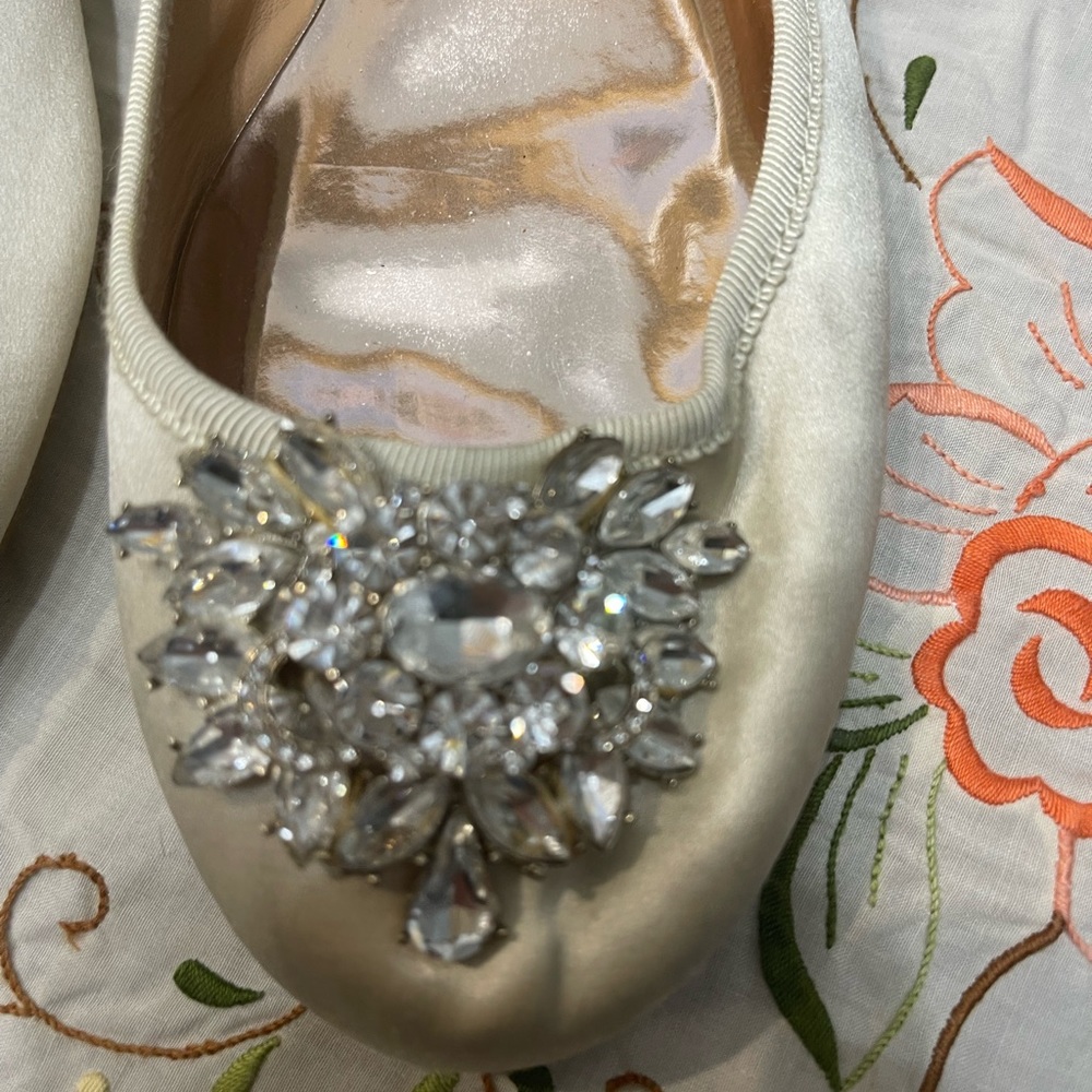 Flat shoes